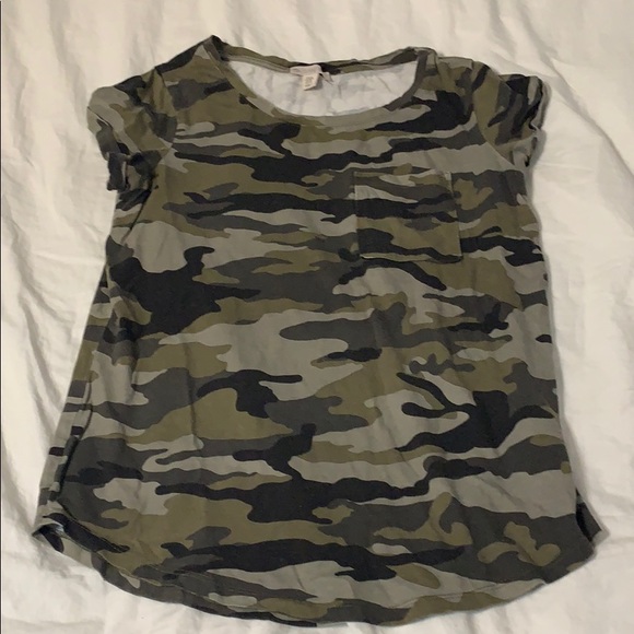 ✨2/20✨Camo T- Shirt - Picture 2 of 2